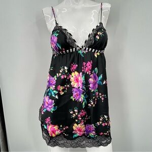 *** Victoria's Secret Shortie *** M